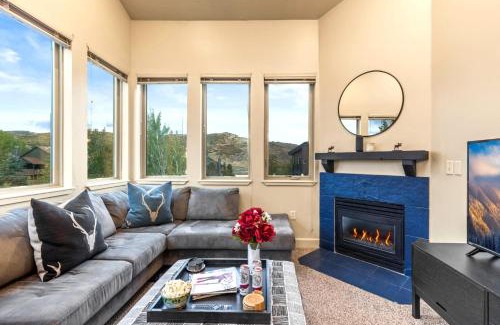 Kimball Junction Apartment | KBM Resorts Crestview Condos Spacious condo near Olympic Park with gas fireplace year-round pool hot tub and shuttle access CVC-308B