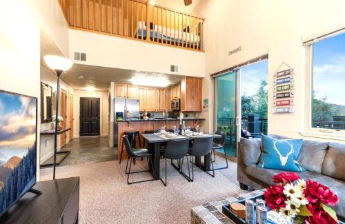 Kimball Junction Apartment | KBM Resorts Crestview Condos Spacious condo near Olympic Park with gas fireplace year-round pool hot tub and shuttle access CVC-308B