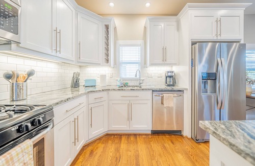 Southmoreland House | KC Gem: Renovated Home w/Fenced Yard!