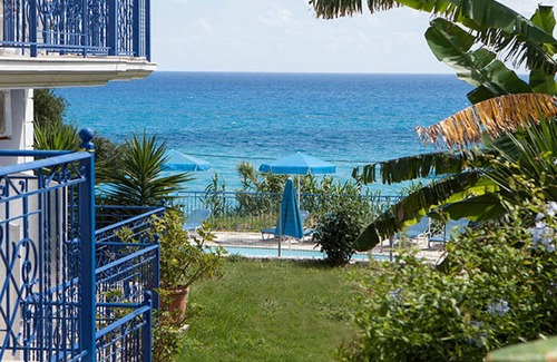 Lourdata Apartment | Kefalonia apartments: lovely apartments near Lourdas beach with swimming pool