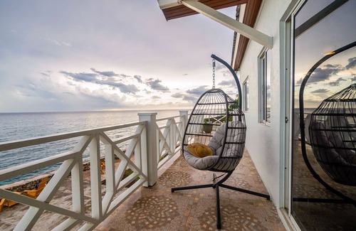 Lances Bay Villa | Kelso Sunset Villa -Cozy Quiet Retreat-Comfortable sleeps 8 n2 King/4 Queen Beds