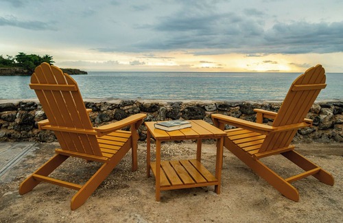 Lances Bay Villa | Kelso Sunset Villa -Cozy Quiet Retreat-Comfortable sleeps 8 n2 King/4 Queen Beds