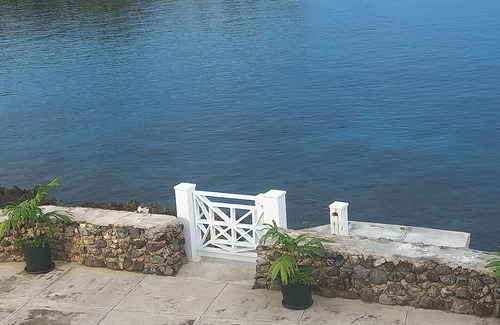 Lances Bay Villa | Kelso Sunset Villa -Cozy Quiet Retreat-Comfortable sleeps 8 n2 King/4 Queen Beds