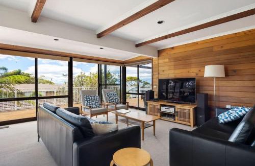 Mollymook House | Kelton Beach Haven - ocean views near golf