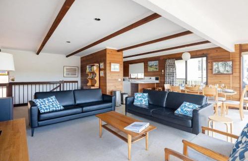 Mollymook House | Kelton Beach Haven - ocean views near golf