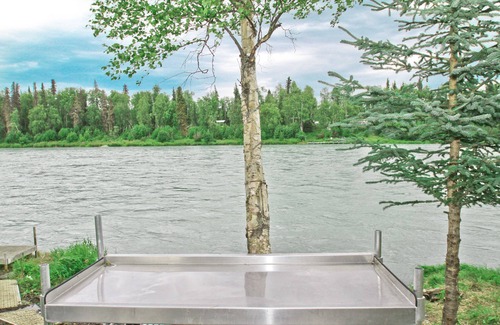 Soldotna Cabin | Kenai Riverfront Cabin, Private Fishing Platforms, Newly Remodeled