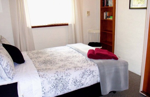 Crawley Apartment | Kenata 4 next to UWA free Wi-Fi