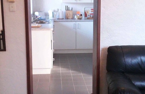 Crawley Apartment | Kenata 4 next to UWA free Wi-Fi