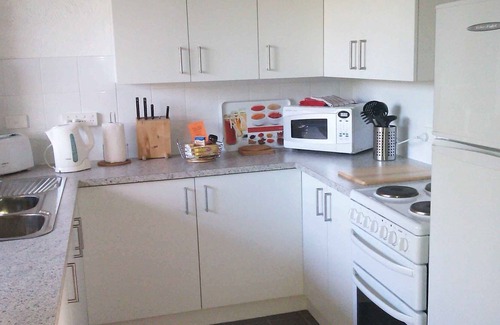 Crawley Apartment | Kenata 4 next to UWA free Wi-Fi