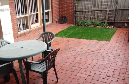 Kensington House | Kensington 3BR Townhouse 10min walk Flemington Racetrack & 15min MelbShowground
