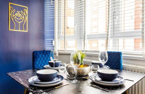 Hammersmith and Fulham Apartment | Kensington Balcony condo for 6