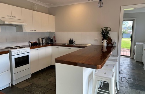 Central Mudgee Cottage | Kenso Cottage 28 –Small walk shops, cafes, Markets