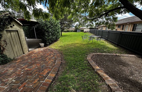 Central Mudgee Cottage | Kenso Cottage 28 –Small walk shops, cafes, Markets