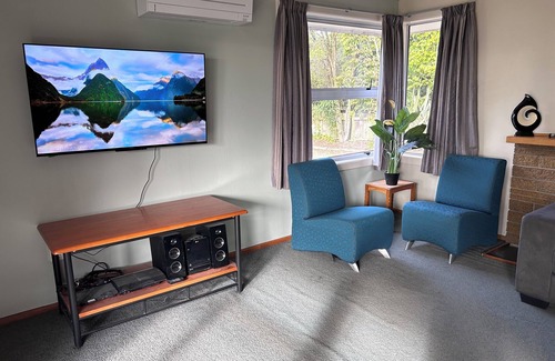 Waitahanui House | Kereru Cottage Taupo. Peaceful, family & dog friendly house close to Lakes edge