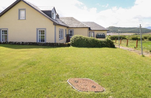 The Cumbraes Cottage | KERRYTONLIA COTTAGE, family friendly in Rothesay, Isle Of Bute