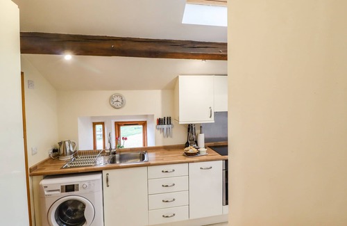 Silsden Cottage | KESTREL COTTAGE, pet friendly, character holiday cottage in Silsden