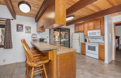 Dorrington Cabin | Kevko's Cabin - Classic Chalet in Big Trees Village - Pool Table, Pet-Friendly