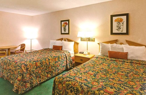 Roseville House | Key Inn Roseville - 2 Double Bed Non-Smoking