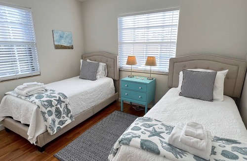 Parrot Cove House | KEY LIME COTTAGE WITH SWIMMING POOL located near Beaches and downtown.