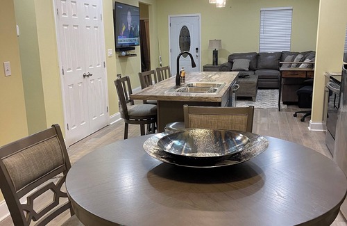 Mid City North House | Kick Back - Chillin Away from Home; 6mls to LSU-3mls to SU- 3mls to BR Airport