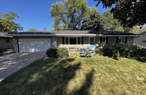 Burnsville House | Kid friendly home 10 minutes from the Mall of America