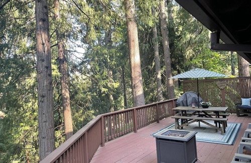 Mi-Wuk Village House | Kid & Pet Friendly Beautiful Fully Functioning Cabin Sleeps 8