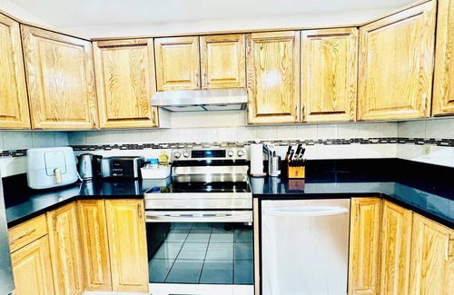 West Edmonton House | Kid's Paradise 4BR Home |Near West Edmonton Mall|AntonyHenday|A/C| Kingbed|Cribs