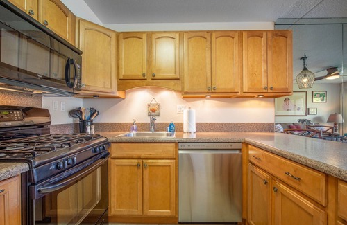 Kihei Condo | KIHEI AKAHI CONDO STEPS FROM BEACH/POOL - HOTEL ZONED
