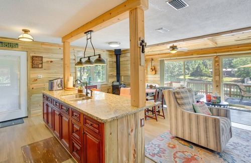 Kilgore House | Kilgore Lakefront Home w/Private Dock & Pier!