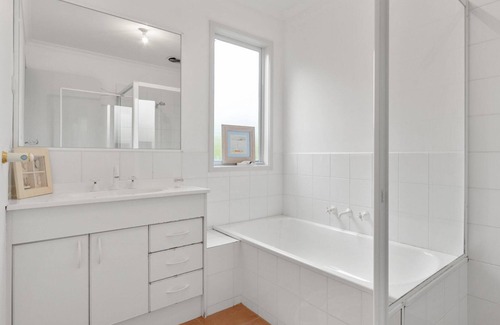 Rye House | Killarney Beach Side Cottage