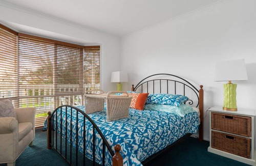 Rye House | Killarney Beach Side Cottage