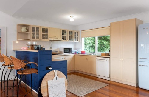 Rye House | Killarney Coastal Cottage