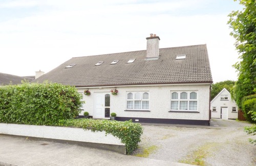 Ballina Apartment | KILTARTAN HOUSE 2B, pet friendly in Ballina, County Mayo