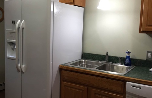 Amherst House | kimball upstairs: Private Elegant 2 Bedroom Close To Everything In The Valley