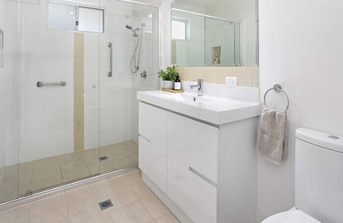 Kiama Heights Apartment | kims@kiama is a fully self contained 3 bedroom unit located in Kiama Heights.