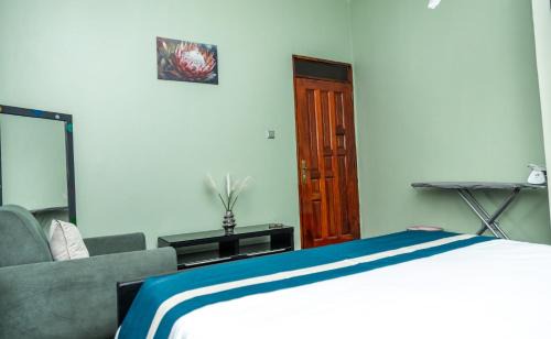 Nakaseke Apartment | KiNaO