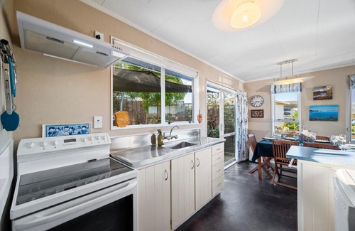 Taupo House | Kinder Cottage - Taupo