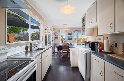 Taupo House | Kinder Cottage - Taupo