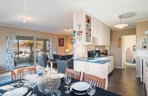 Taupo House | Kinder Cottage - Taupo