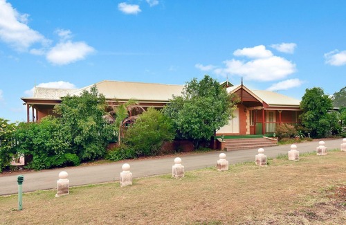 Pokolbin Apartment | King 1 - you can honestly walk to Bimbadgen and Hope Estate concerts