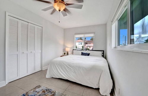 Lighthouse Point Apartment | King 1BD w/ Pool, Grill, Near Beach & Downtown