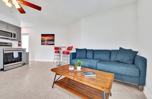 Lighthouse Point Apartment | King 1BD w/ Pool, Grill, Near Beach & Downtown