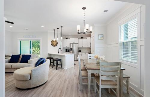 Spanish Wells House | King 2 Queens 3 Doubles Foldout Stainless Steel Beach Gear included