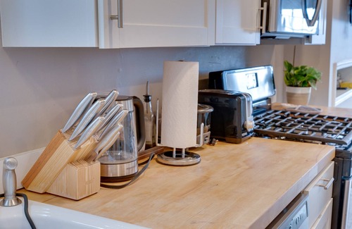 Central Northside Apartment | King Bed - 2 BR Apt with City Views. Pet friendly. Free parking!