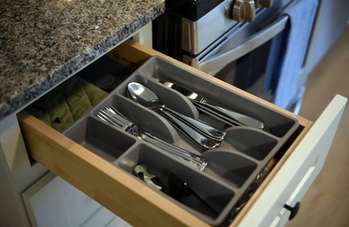 Lower Lawrenceville Apartment | King Bed, 2 Desks, Fast WiFi, Lively Lawrenceville