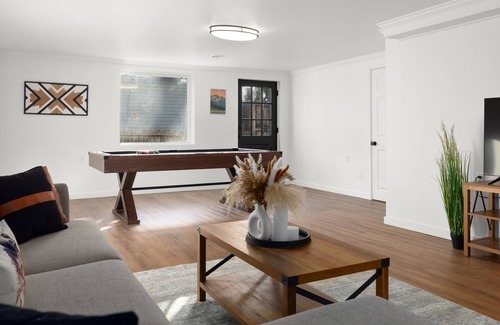 Billings House | King Bed and Pool Table - Beautiful Montana Home