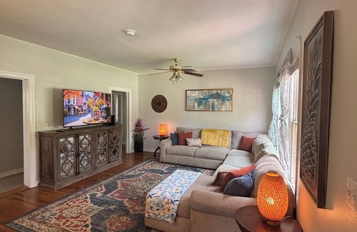 Hattiesburg House | KING BED! Cozy 2 Bedroom House Located in the Heart of Hattiesburg