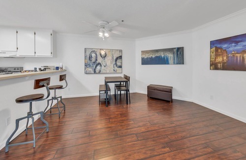Arden-Arcade Condo | King Bed Suite. CSUS, CalExpo, Arden Fair, Lohmans.