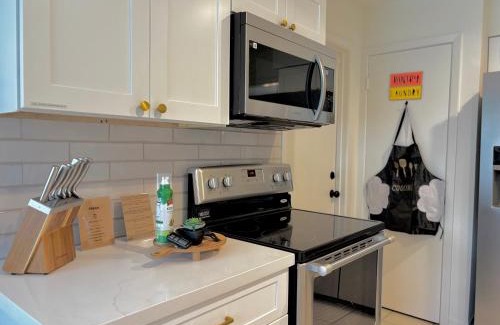 Conroe House | King Bed Suite in Conroe , Garage Available