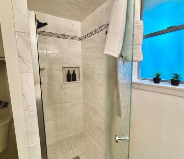 Conroe House | King Bed Suite in Conroe , Garage Available